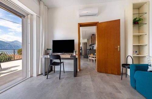 Brenzone sul Garda Apartamento | Apartamento 'Cà Granda Brenzone' con vistas al lago, Wi-Fi y aire acondicionado