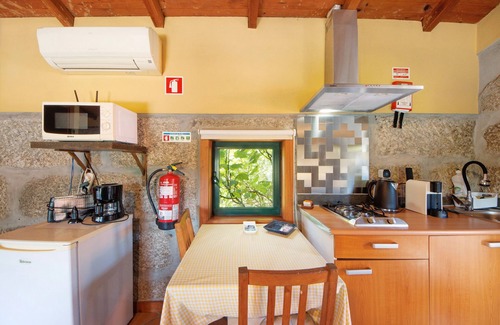 Beijos Apartamento | Apartamento 'Casa De Andrães Loft Heras' con piscina compartida, Wi-Fi y aire acondicionado