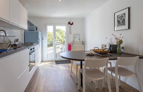 Clohars-Fouesnant Apartamento | Apartamento 'Calme Campagne Piscine' con piscina compartida, jardín compartido y Wi-Fi