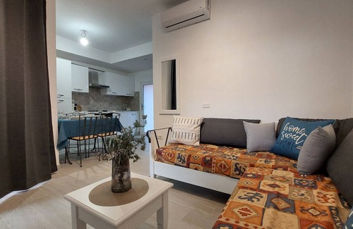 Canneddi Apartamento | Apartment 'Calarossa Beach House' with Sea View, Wi-Fi and Air Conditioning