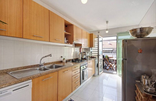 Barra Apartamento | Apartamento 'Cantinho Da Praia Da Barra' con vistas al mar, piscina compartida y Wi-Fi