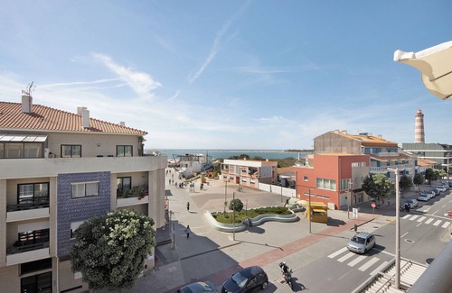 Barra Apartamento | Apartamento 'Cantinho Da Praia Da Barra' con vistas al mar, piscina compartida y Wi-Fi