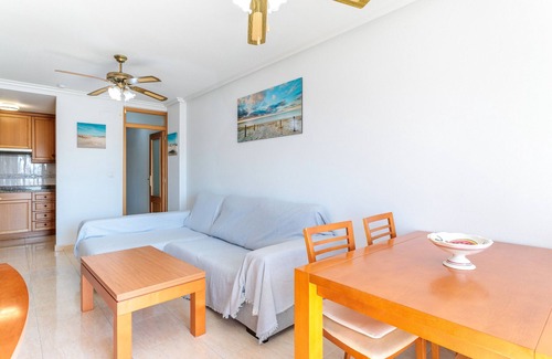 Santa Pola Apartamento | Apartamento 'Carmela En Santa Pola' con balcón, Wi-Fi y aire acondicionado
