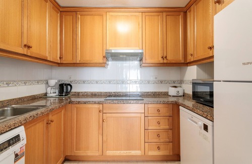 Santa Pola Apartamento | Apartamento 'Carmela En Santa Pola' con balcón, Wi-Fi y aire acondicionado