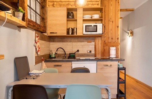 Gressan Apartamento | Apartment 'Casa Andrea Vista Monte Bianco' with Mountain View, Balcony and Wi-Fi