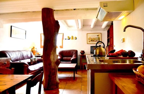 Castelltercol Apartamento | Apartamento 'Casa Cueva De Piedra' con vistas a la montaña, piscina compartida y Wi-Fi