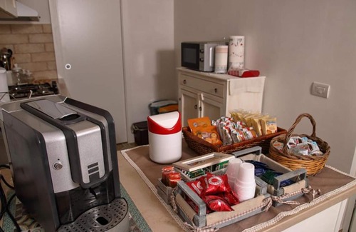 Old Town Cisternino Apartamento | Apartment 'Casa Dei Nonni - Davide' with Balcony, Wi-Fi and Air Conditioning