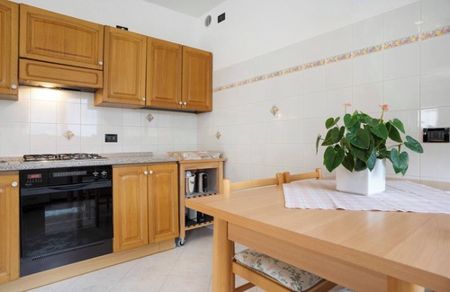 Roncegno Apartamento | Apartamento 'Casa Hueller' con vistas a la montaña, terraza privada y Wi-Fi