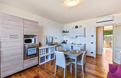 Albisano Apartamento | Apartamento 'Casa Jessica' con vistas al lago, jardín y Wi-Fi