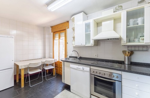 La Matilla Apartamento | Apartamento 'Casa Rural Cantueso 1' con vistas a la montaña, terraza privada y Wi-Fi