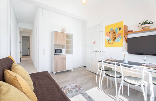 Playa de Almarda Apartamento | Apartamento 'casAcamer Norte' con vistas al mar, terraza privada y aire acondicionado.