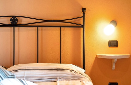 Cannero Riviera Apartamento | Apartamento "Casale Mansarda con Vista Lago" con balcones y Wi-Fi