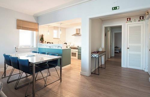 Cascais Apartamento | Apartamento 'Cascais Bay Terrace I' con vistas al mar y Wi-Fi