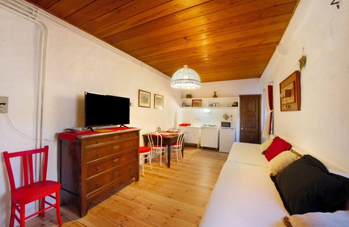 Saint Maurice Apartamento | Apartamento 'Cascina Des Religieuses - Tilleul' con vistas a la montaña, terraza privada y Wi-Fi