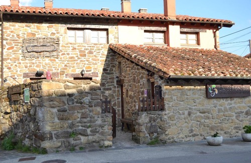 Bueres Apartamento | Apartment 'Castaño' with Private Terrace and Wi-Fi