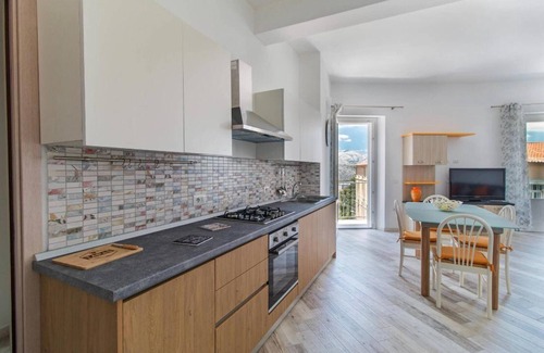 Dorgali Apartamento | Apartamento Castula con vista a la montaña, balcón, aire acondicionado y Wi-Fi