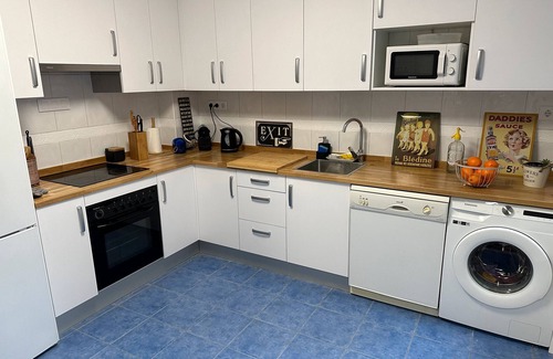 La Corredoria y Ventanielles Apartamento | Apartamento 'Centro De Oviedo' con balcón y Wi-Fi