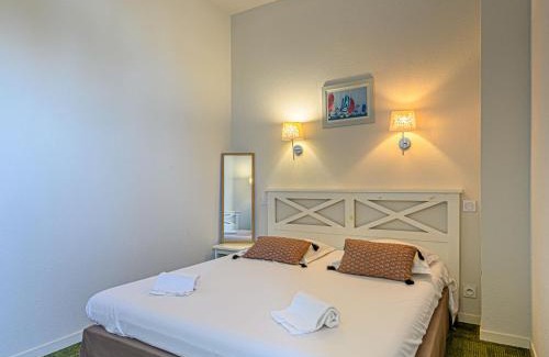Baden Apartamento | Apartment Château De Kergonano-12 by Interhome