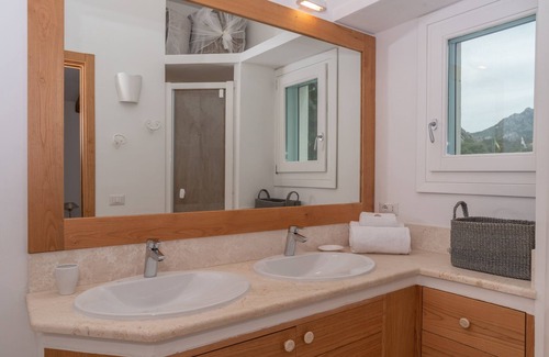 San Pantaleo Apartamento | Apartment "Charming house in San Pantaleo" with Shared Pool, A/C, Wi-Fi & Terrace