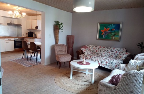 Lommersdorf Apartamento | Apartment 'Child-Friendly at the Village Shop' with Private Terrace and Wi-Fi