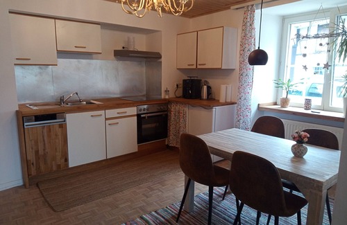 Lommersdorf Apartamento | Apartment 'Child-Friendly at the Village Shop' with Private Terrace and Wi-Fi