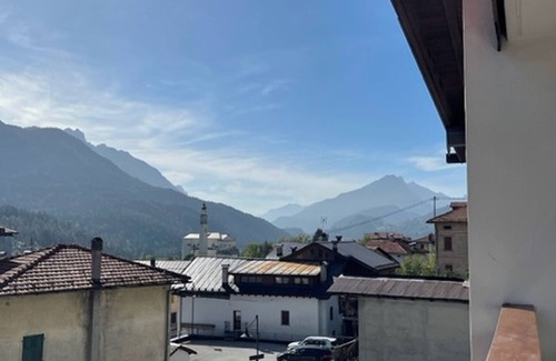 Domegge di Cadore Apartamento | Apartamento 'Ciasa De Pauli' con vistas a la montaña, balcón y Wi-Fi