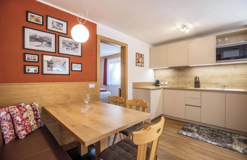 Mareo Apartamento | Apartamento 'Ciasa Rungg App Pares' con vistas a la montaña, jardín y Wi-Fi