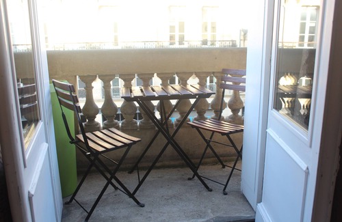 Hotel de Ville - Quinconces Apartamento | Apartamento-Ciudad-Baño con ducha-Vista a la Ciudad