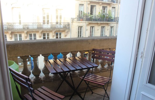 Hotel de Ville - Quinconces Apartamento | Apartamento-Ciudad-Baño con ducha-Vista a la Ciudad