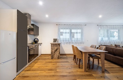 Bad Duerrheim Apartamento | Apartamento 'City Villa Bad Dürrheim - Dúplex' con balcón y Wi-Fi