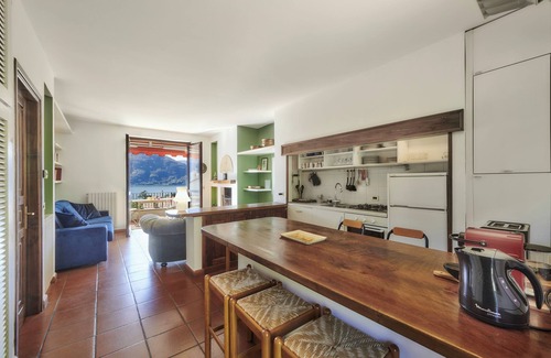 Lierna Apartamento | Apartamento 'Claudias Flat' con piscina compartida, balcón y Wi-Fi