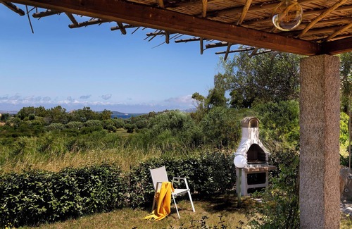 La Conia Apartamento | Apartamento cerca de la playa con vistas al mar, terraza y jardín