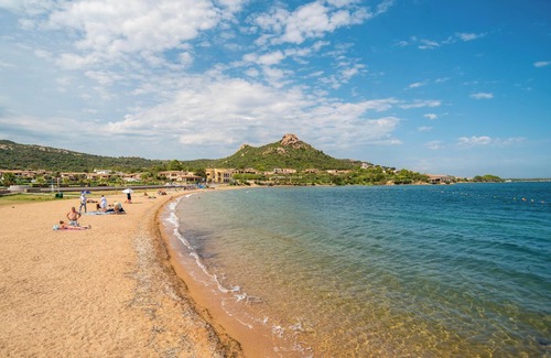 La Conia Apartamento | Apartamento cerca de la playa con vistas al mar, terraza y jardín