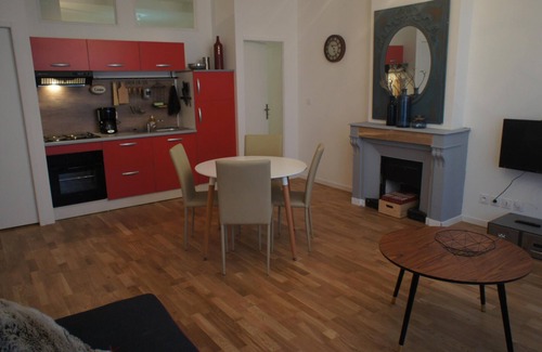 Bourg-les-Valence Apartamento | Apartamento-Confortable-Baño Privado-A7-Rez de chaussée
