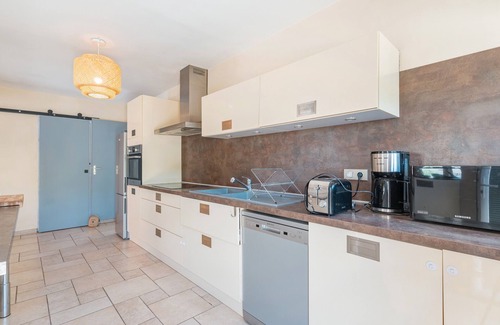 Vinon-sur-Verdon Apartamento | Apartamento 'Coeur De Lavande' con piscina privada, terraza privada y Wi-Fi