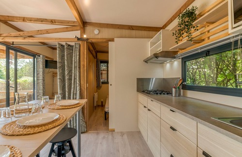 Vaulnaveys-le-Bas Alquiler De RV | Apartamento 'Columbia 43H' con vistas a la montaña, Wi-Fi y aire acondicionado