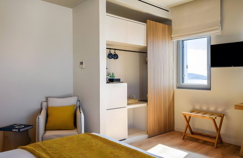 Agios Stefanos Casa | Apartamento 'Comfort Room' con vistas a la montaña, Wi-Fi y aire acondicionado