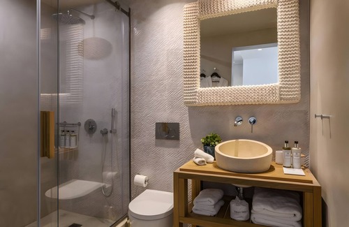 Agios Stefanos Casa | Apartamento 'Comfort Room' con vistas a la montaña, Wi-Fi y aire acondicionado