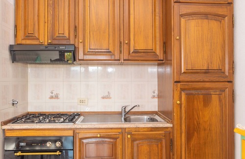 Barrabisa Apartamento | Apartamento "Conchiglia Rosa" con jardín compartido, vistas al mar y Wi-Fi