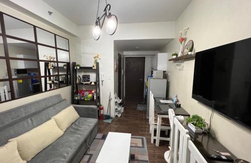 San Antonio Apartamento | Apartment Condo in Air Residences Makati wifi Netflix Disney, pool & mall