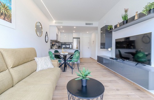 Orihuela Costa Apartamento | Apartamento 'Costa' con piscina compartida, Wi-Fi y aire acondicionado