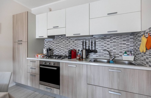 Rivoltella Apartamento | Apartamento 'Delizioso Residence Vista Lago' con vistas al lago, Wi-Fi y aire acondicionado
