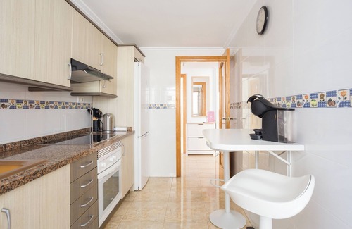 Daimuz Apartamento | Apartamento 'Daimuz Holidays' con vistas al mar, balcón y Wi-Fi