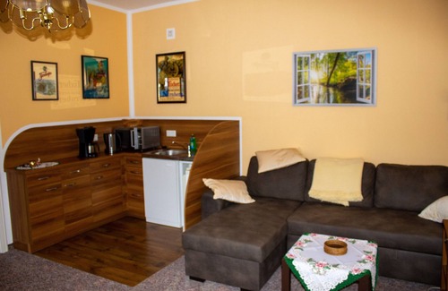 Blievenstorf Apartamento | Apartamento 'Damwildhof Fewo Zur Linde' con jardín compartido y Wi-Fi