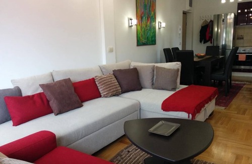 Zlatibor Apartamento | Lujoso apartamento de 2 dormitorios con una espaciosa sala de estar de planta abierta cerca del centro