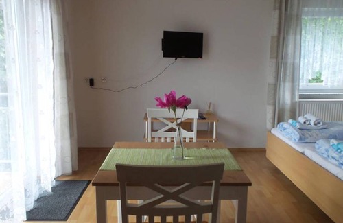 Schweigen-Rechtenbach Cama Y Desayuno | Apartment/apartment, shower, WC, balcony - Gästehaus Reither