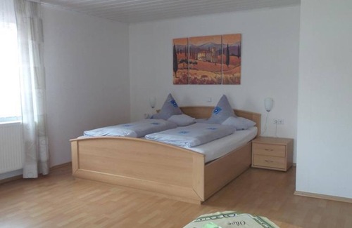 Schweigen-Rechtenbach Cama Y Desayuno | Apartment/apartment, shower, WC, balcony - Gästehaus Reither