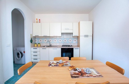 Orosei Apartamento | Apartamento 'Delta 1' cerca de la playa con jardín, terraza y barbacoa