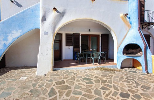 Orosei Apartamento | Apartamento 'Delta 1' cerca de la playa con jardín, terraza y barbacoa