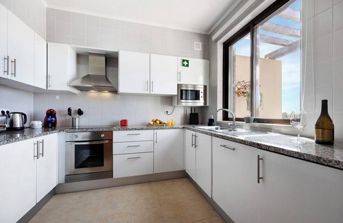 Alvor Apartamento | Apartamento 'Devvine Beach and Golf' con vistas al mar, Wi-Fi y aire acondicionado